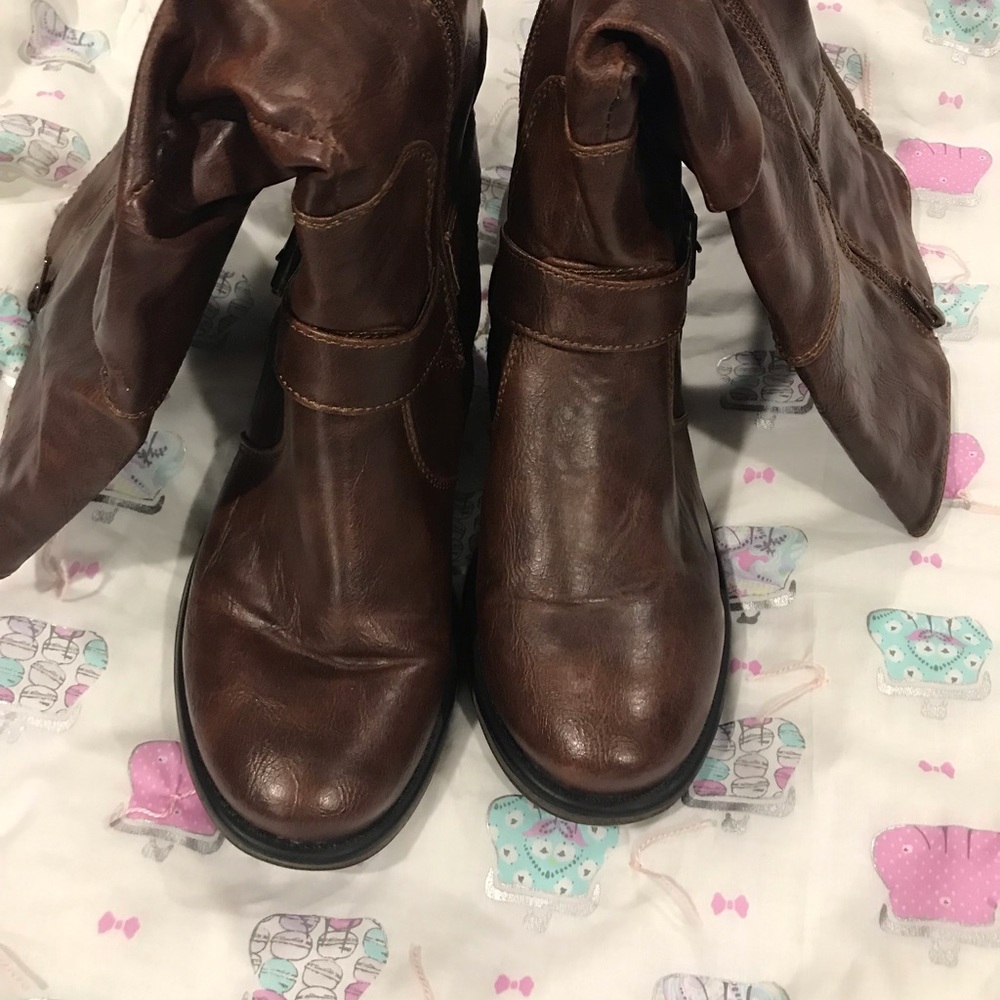 Boots - Picture 3 of 4
